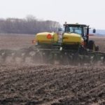 Planting corn in south-central Manitoba in May 2014. (Co-operator photo by Allan Dawson)