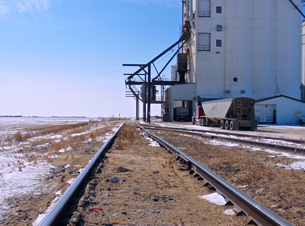 More grain elevators on the Prairies will be able to take advantage of federal interswitching regulations in a package of amendments announced Wednesday. (Dave Bedard photo)
