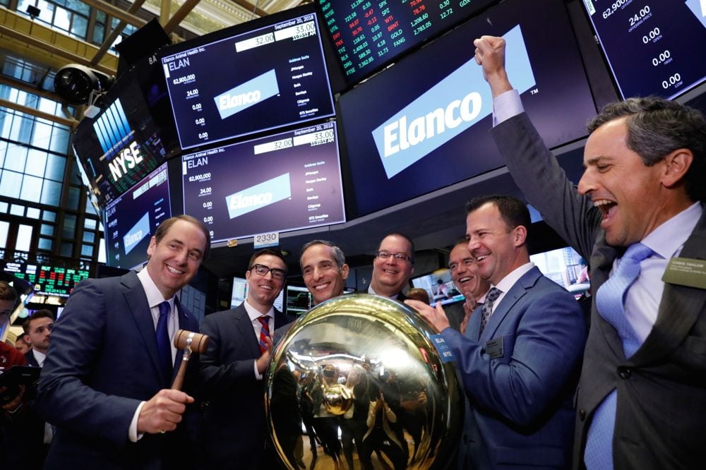 Elanco CEO Jeff Simmons rings the ceremonial bell as the company’s stock begins trading on Sept. 20, 2018 at the NYSE. (Photo: Reuters/Brendan McDermid)

