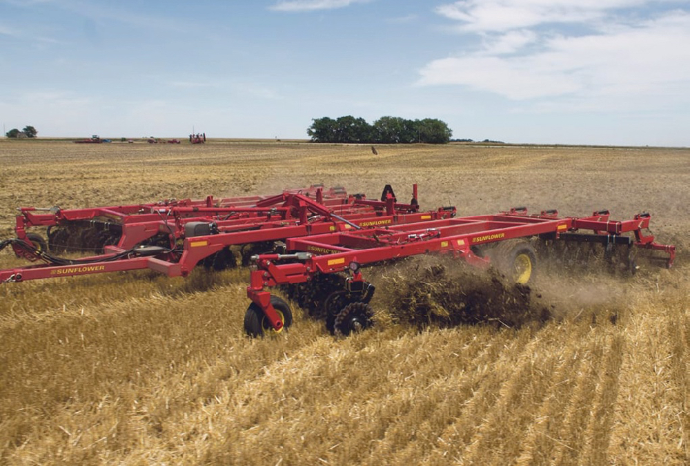 AGCO’s Till Control system enables operators to monitor and adjust the fore and aft-frame as well as the hydraulic lift system from the cab.