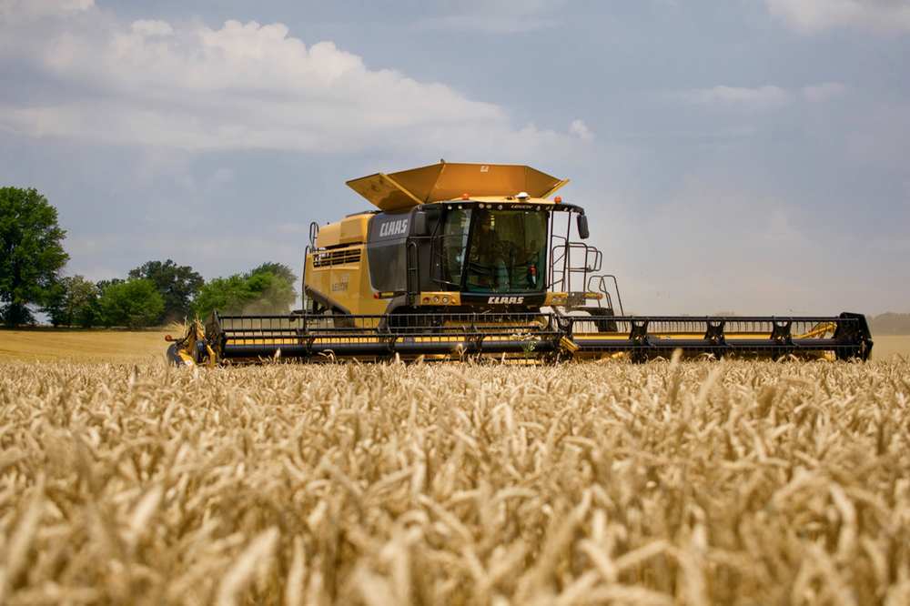 Jeremy Noble of HJV Equipment, a Claas Lexion dealer says it’s important to verify the information on monitors by calibrating those  numbers with actual weights  from the combine.