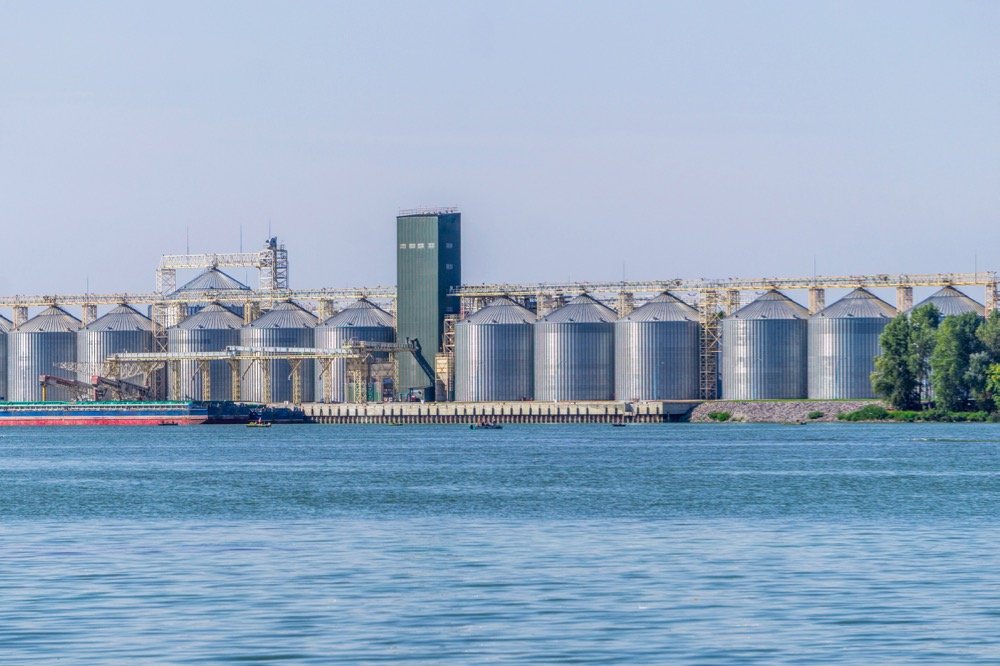 File photo of a grain terminal on the Dnieper River in Ukraine. (Konoplytska/iStock/Getty Images)
