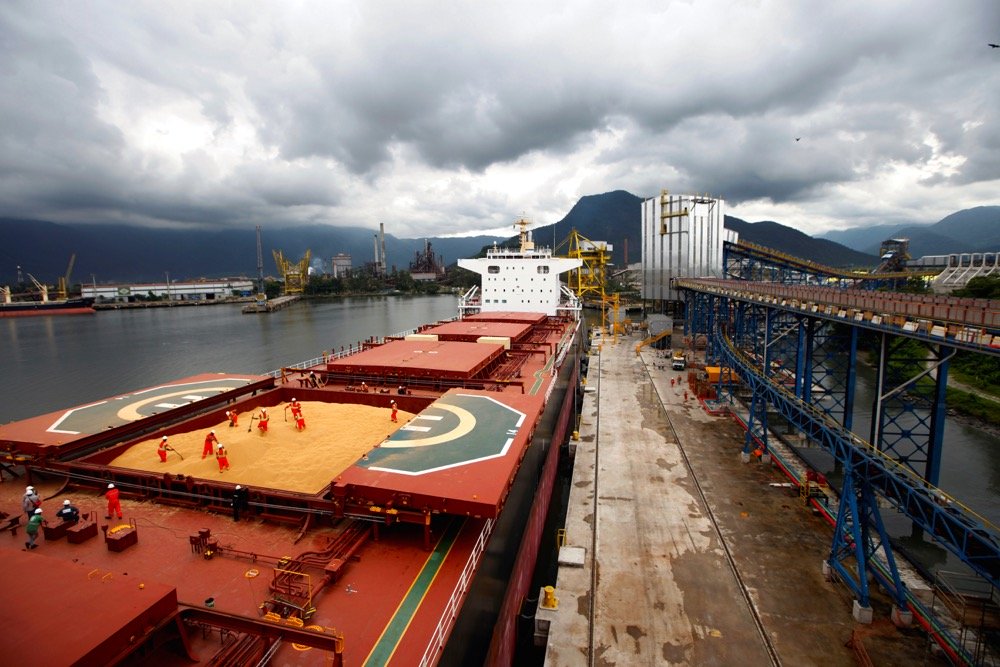 A cargo ship is loaded with Brazilian soybeans bound for China. (Photo: Reuters/Paulo Whitaker)
