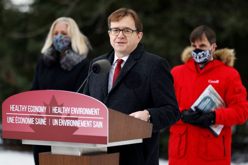 Environment Minister Jonathan Wilkinson, with Infrastructure Minister Catherine McKenna (l) and Heritage Minister Steven Guilbeault (r), speaks at the Dominion Arboretum in Ottawa on Dec. 11, 2020. (Photo: Reuters/Blair Gable)
