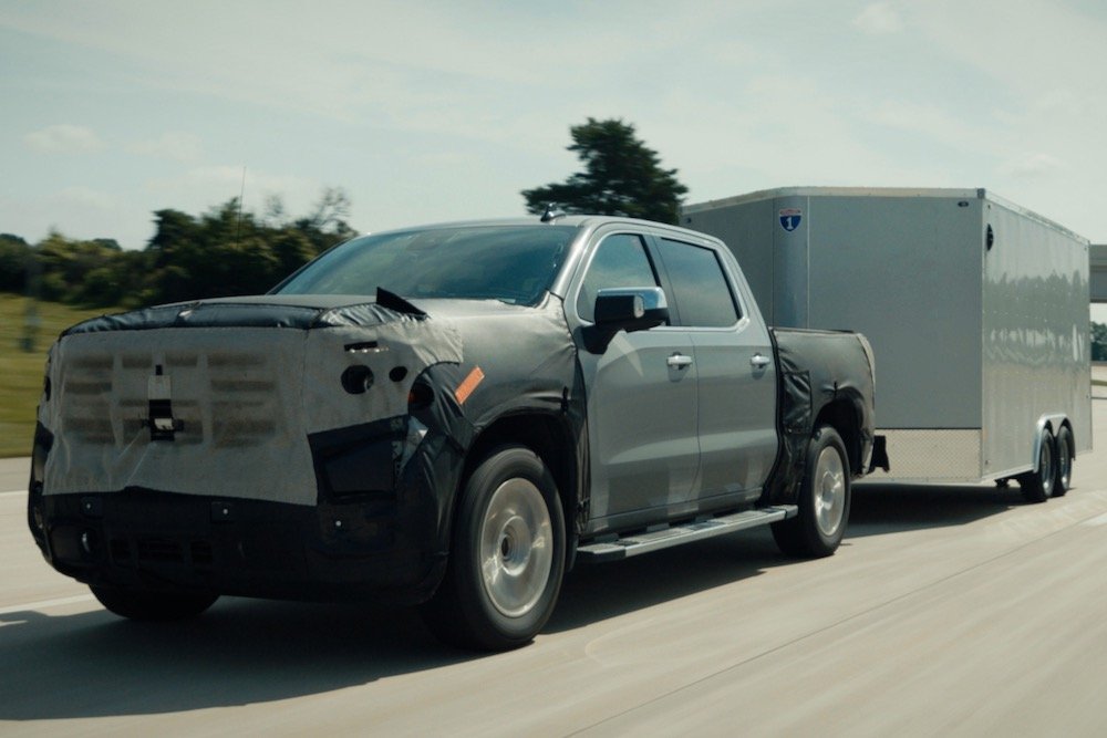 Technology updates on the 2022 GMC Sierra 1500 pickup, due to be released this fall, are expected to include a new version of Super Cruise, a hands-free driving feature for use on “divided and compatible” highways. (Media.gm.ca)
