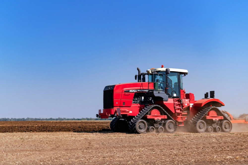 Russia’s Rostselmash in November 2021 launched a new Delta Track line of heavy-duty tractors, based on a similar line made at the Buhler plant in Winnipeg. (Rostselmash.com)

