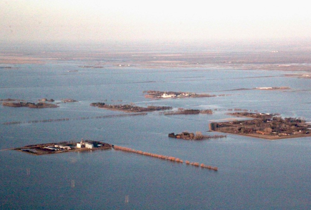An aerial view of flooded farmland near Rosenort, Man., about 50 km south of Winnipeg, on May 6, 2022. (Manitoba Co-operator photo by Allan Dawson)
