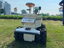 Naio Oz: The Oz Small autonomous unit is leased to nine farmers, mostly market gardens, to help with weeding smaller plots.