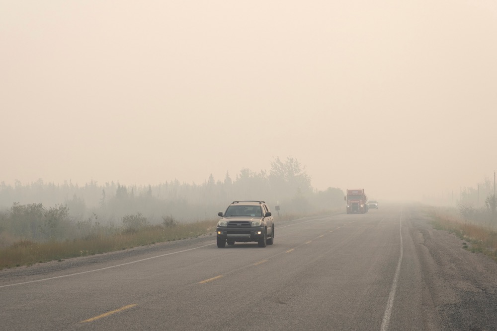 Vehicles leave Yellowknife on Aug. 16, 2023 on the only highway in or out of the city after a state of emergency was declared due to the proximity of wildfire. (Photo: Reuters/Pat Kane)
