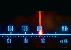 Move away from AM radio alarms U.S. farm broadcasters