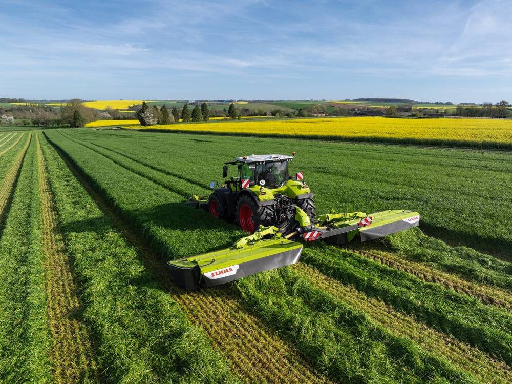 The new Disco mower conditioner models offer working widths of over 29 feet. 