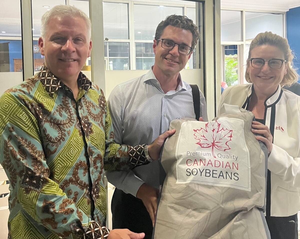 Canadian ambassador to Indonesia Jess Dutton, Brian Innes, executive director of Soy Canada and Deidre Kelly, director of the Indo-Pacific Agriculture and Agri-food Office are shown with a package of Canadian soybeans in Indonesia. Photo: Courtesy Soy Canada