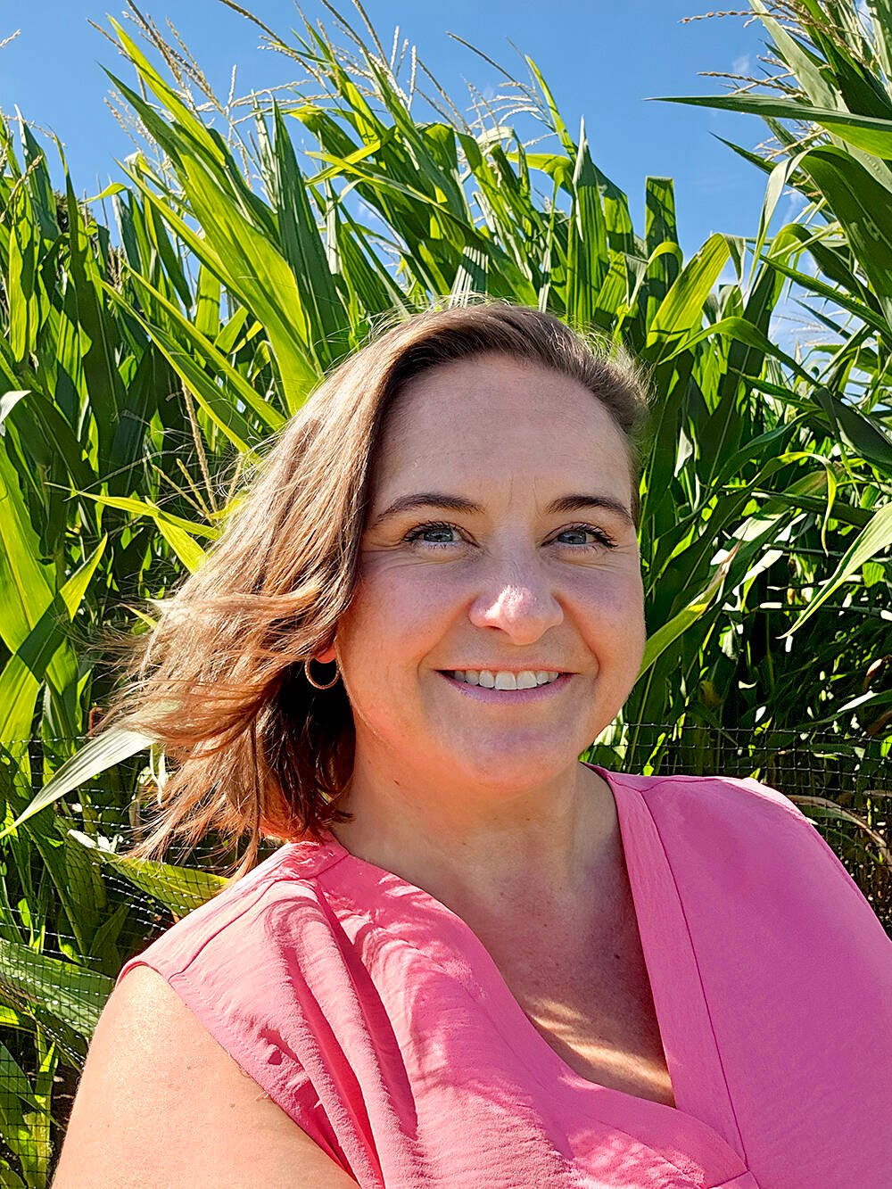Lora Bender is Glacier Farmmedia's new bilingual Sales Consultant for Dairy and Eastern Cattle focused on further strengthening the company's focus on the dairy industry.