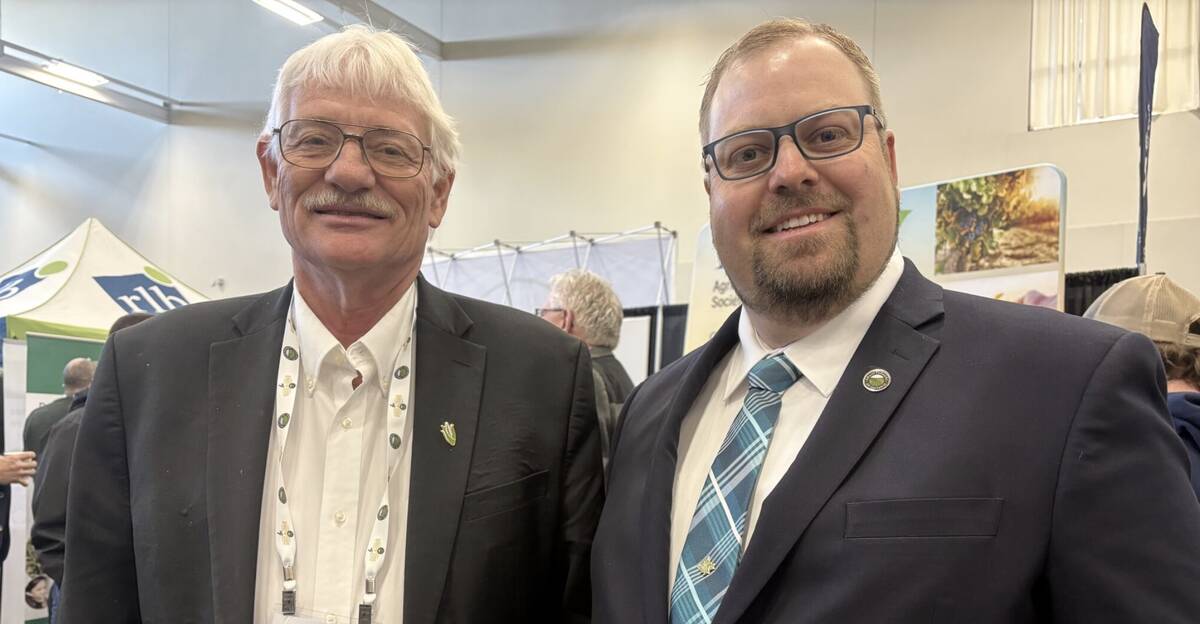 Chairman of the U.S. National Corn Growers Association, Ken Hartman, chats with Grain Farmers of Ontario vice chair Josh Boersen during a break at the organization's annual March Classic event held in Niagara Falls. Photo: Sarah McGoldrick