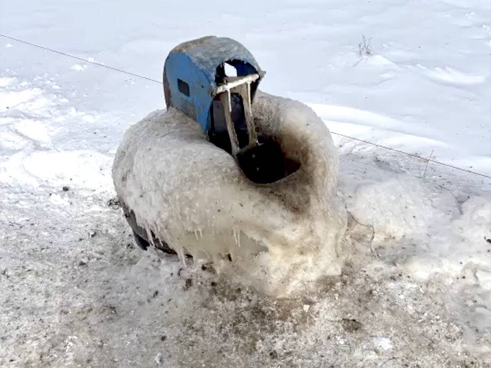 Tom Cunningham installed a nose pump to provide water for 180 cows and, in spite of prolonged -30 Celsius temperatures this winter, it never froze up and continued to provide ground-temperature warm water.. Photo: Tom Cunningham